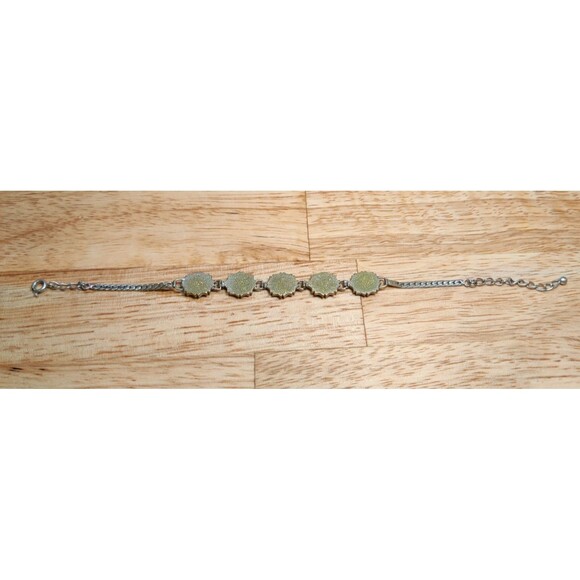 Silver Tone Chain Bracelet With Green Enameled Faux Beads-Very Pretty - Picture 7 of 10